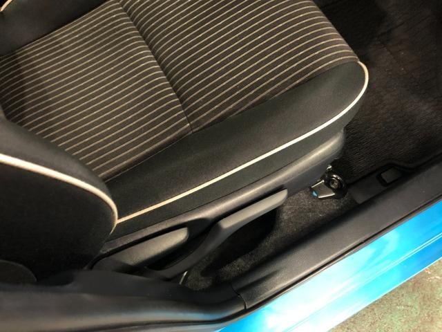 ヴィッツジュエラ　車検整備付／走行距離２１１４３キロ／純正マット１年保証距離無制限　走行距離２１１４３キロ　車検整備付　純正マット　助手席エアバッグ　オートライト　電動格納式ドアミラー　キーレスエントリー（埼玉県）の中古車