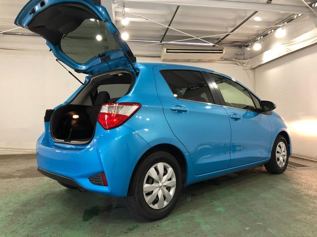 ヴィッツジュエラ　車検整備付／走行距離２１１４３キロ／純正マット１年保証距離無制限　走行距離２１１４３キロ　車検整備付　純正マット　助手席エアバッグ　オートライト　電動格納式ドアミラー　キーレスエントリー（埼玉県）の中古車