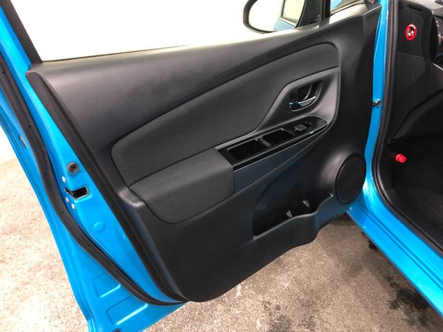 ヴィッツジュエラ　車検整備付／走行距離２１１４３キロ／純正マット１年保証距離無制限　走行距離２１１４３キロ　車検整備付　純正マット　助手席エアバッグ　オートライト　電動格納式ドアミラー　キーレスエントリー（埼玉県）の中古車