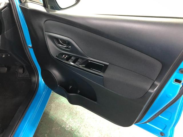 ヴィッツジュエラ　車検整備付／走行距離２１１４３キロ／純正マット１年保証距離無制限　走行距離２１１４３キロ　車検整備付　純正マット　助手席エアバッグ　オートライト　電動格納式ドアミラー　キーレスエントリー（埼玉県）の中古車