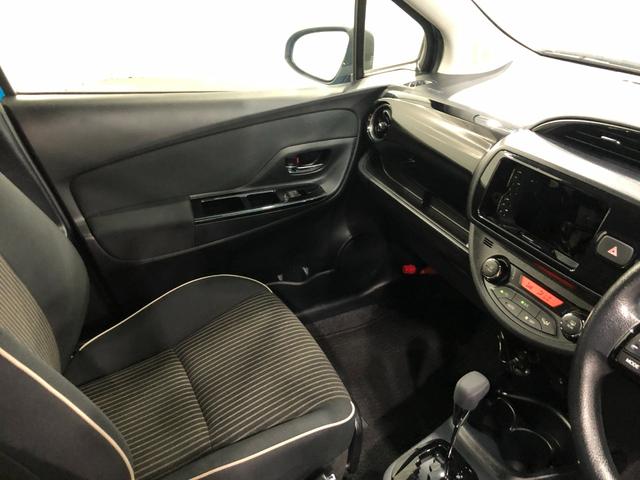 ヴィッツジュエラ　車検整備付／走行距離２１１４３キロ／純正マット１年保証距離無制限　走行距離２１１４３キロ　車検整備付　純正マット　助手席エアバッグ　オートライト　電動格納式ドアミラー　キーレスエントリー（埼玉県）の中古車