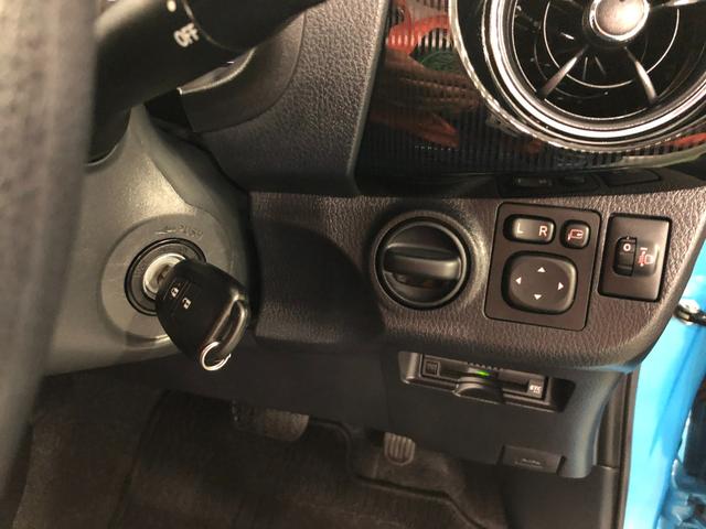 ヴィッツジュエラ　車検整備付／走行距離２１１４３キロ／純正マット１年保証距離無制限　走行距離２１１４３キロ　車検整備付　純正マット　助手席エアバッグ　オートライト　電動格納式ドアミラー　キーレスエントリー（埼玉県）の中古車