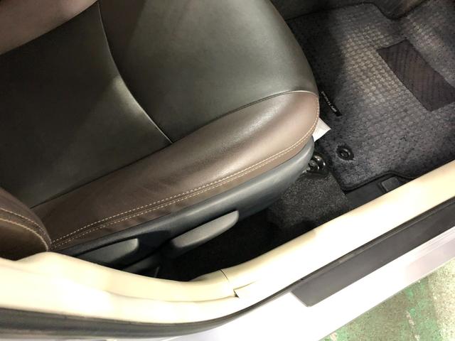 プリウスＳマイコーデ　走行３８２１４キロ／フルセグナビ／バックカメラ１年保証距離無制限　走行距離３８２１４キロ　フルセグナビ　バックカメラ　ブルートゥース　純正マット　サイドエアバッグ　オートライト　ＨＩＤヘッドランプ（埼玉県）の中古車