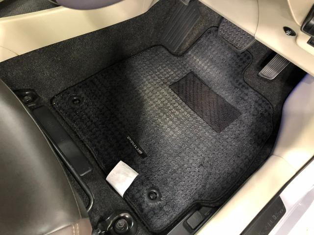 プリウスＳマイコーデ　走行３８２１４キロ／フルセグナビ／バックカメラ１年保証距離無制限　走行距離３８２１４キロ　フルセグナビ　バックカメラ　ブルートゥース　純正マット　サイドエアバッグ　オートライト　ＨＩＤヘッドランプ（埼玉県）の中古車