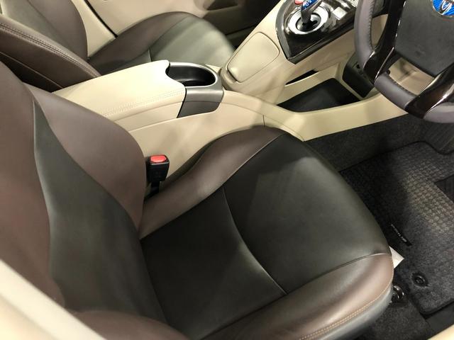 プリウスＳマイコーデ　走行３８２１４キロ／フルセグナビ／バックカメラ１年保証距離無制限　走行距離３８２１４キロ　フルセグナビ　バックカメラ　ブルートゥース　純正マット　サイドエアバッグ　オートライト　ＨＩＤヘッドランプ（埼玉県）の中古車