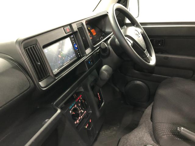 ハイゼットカーゴクルーズＳＡIII　車検整備付／ナビ／バックカメラ保証１年間・距離無制限付　オートライト　ナビ　バックカメラ　スマートアシスト　純正ゴムマット　ホイールキャップ　キーレスエントリー（埼玉県）の中古車
