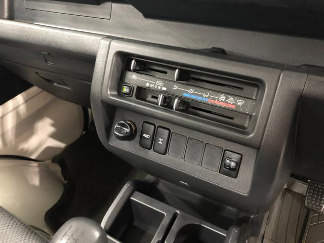 ハイゼットトラックローダンプ　４ＷＤ／ＭＴ５速／走行距離９９２２キロ／ラジオ１年保証距離無制限　走行距離９９２２キロ　４ＷＤ　ＭＴ５速　ＦＭＡＭラジオ　純正フロアマット　助手席エアバッグ　マニュアルエアコン（埼玉県）の中古車