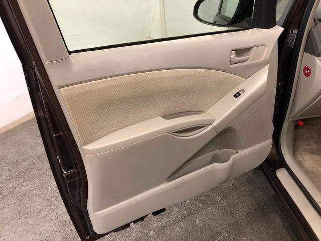 アイシスＬ　車検整備付／走行６９９９５キロ／ナビ／Ｂｌｕｅｔｏｏｔｈ１年保証距離無制限　走行６９９９５キロ　ナビ　Ｂｌｕｅｔｏｏｔｈ　片側電動スライドドア　純正マット　助手席エアバック　取扱説明書　メンテナンスノート　スペアキー　横滑り防止システム　インパネＡＴ（埼玉県）の中古車