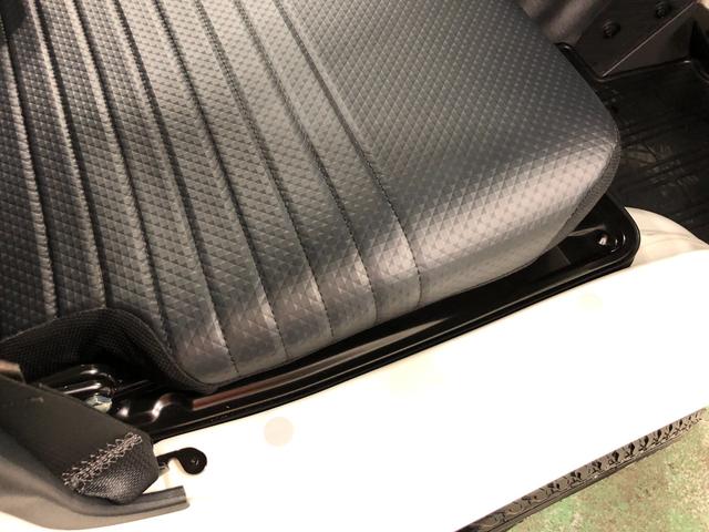 ハイゼットトラックスタンダード４ＷＤ／走行距離４９２９キロ／オートマ一年保証・走行距離無制限　走行距離４９２９キロ　助手席エアバック　純正カーペットマット　ＣＤチューナー　４ＷＤ　オートマ　エアコンパワステ（埼玉県）の中古車