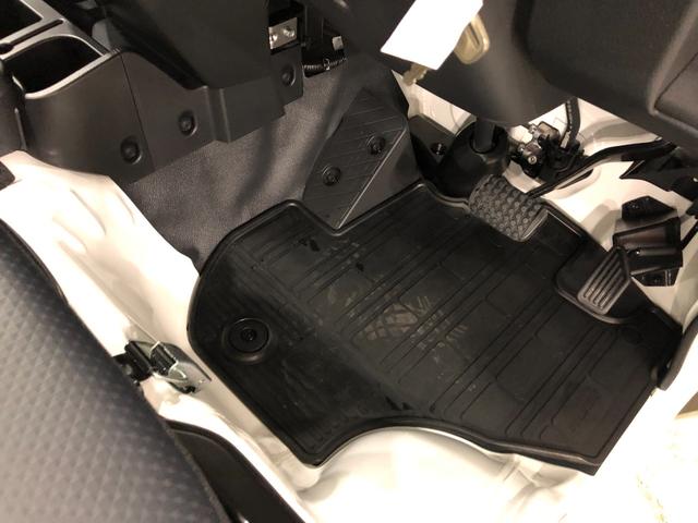 ハイゼットトラックスタンダード４ＷＤ／走行距離４９２９キロ／オートマ一年保証・走行距離無制限　走行距離４９２９キロ　助手席エアバック　純正カーペットマット　ＣＤチューナー　４ＷＤ　オートマ　エアコンパワステ（埼玉県）の中古車