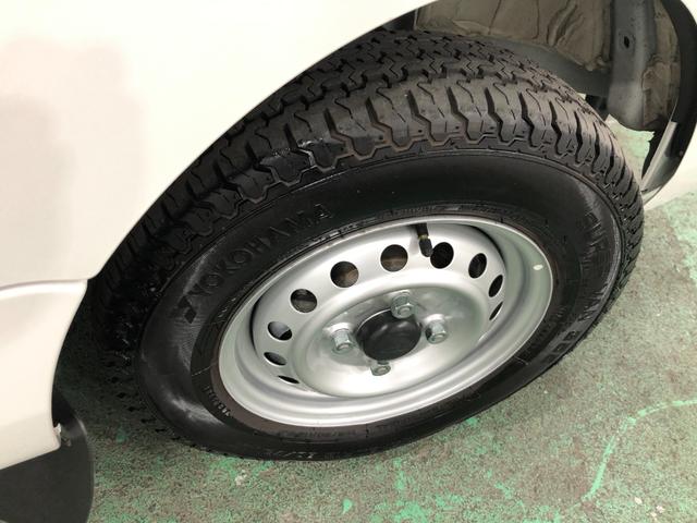 ハイゼットトラックスタンダード４ＷＤ／走行距離４９２９キロ／オートマ一年保証・走行距離無制限　走行距離４９２９キロ　助手席エアバック　純正カーペットマット　ＣＤチューナー　４ＷＤ　オートマ　エアコンパワステ（埼玉県）の中古車