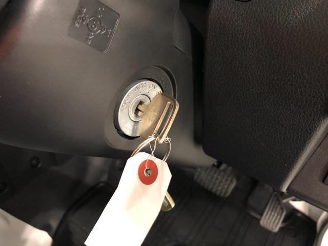 ハイゼットトラックスタンダード４ＷＤ／走行距離４９２９キロ／オートマ一年保証・走行距離無制限　走行距離４９２９キロ　助手席エアバック　純正カーペットマット　ＣＤチューナー　４ＷＤ　オートマ　エアコンパワステ（埼玉県）の中古車