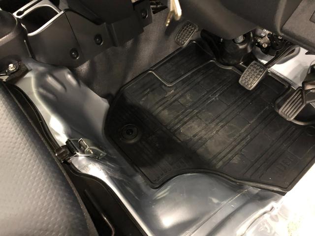 ハイゼットトラックスタンダード　４ＷＤ／ＭＴ５速／走行距離２８３１０キロ／ナビ１年保証距離無制限　走行距離２８３１０キロ　４ＷＤ　ＭＴ５速　純正フルセグナビ　ブルートゥース　純正フロアマット　助手席エアバッグ　オートライト　ＬＥＤヘッドランプ（埼玉県）の中古車