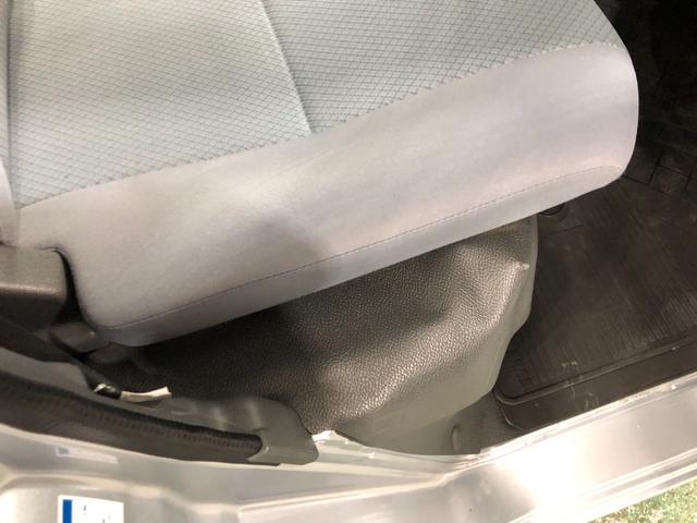 ハイゼットカーゴデッキバンＧ　走行２８０６７キロ／４ＷＤ／５ＭＴ一年保証・走行距離無制限　走行距離２８０６７キロ　助手席エアバック　４ＷＤ　５速マニュアル　ＣＤチューナー（埼玉県）の中古車