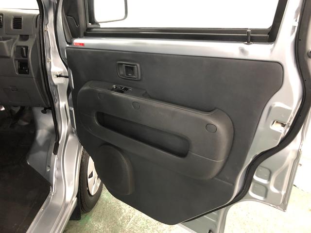 ハイゼットカーゴデッキバンＧ　走行２８０６７キロ／４ＷＤ／５ＭＴ一年保証・走行距離無制限　走行距離２８０６７キロ　助手席エアバック　４ＷＤ　５速マニュアル　ＣＤチューナー（埼玉県）の中古車
