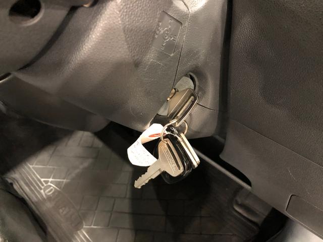 ハイゼットカーゴデッキバンＧ　走行２８０６７キロ／４ＷＤ／５ＭＴ一年保証・走行距離無制限　走行距離２８０６７キロ　助手席エアバック　４ＷＤ　５速マニュアル　ＣＤチューナー（埼玉県）の中古車