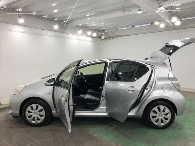 アクアS 走行71322キロ/車検整備付/ナビ/バックカメラ一年保証・走行距離無制限 走行71322キロ ワンセグナビ ブルートゥース バックカメラ キーレス ホイールキャップ 電動格納ミラー(東京都)の中古車