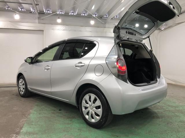 アクアS 走行71322キロ/車検整備付/ナビ/バックカメラ一年保証・走行距離無制限 走行71322キロ ワンセグナビ ブルートゥース バックカメラ キーレス ホイールキャップ 電動格納ミラー(東京都)の中古車