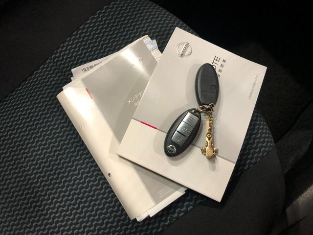 ノートX 走行15721キロ/デジタルルームミラー/CDチューナー1年保証距離無制限 走行距離15721キロ デジタルルームミラー CDチューナー 純正カーペットマット プッシュボタンスタート 電動格納式ドアミラー オートエアコン(埼玉県)の中古車