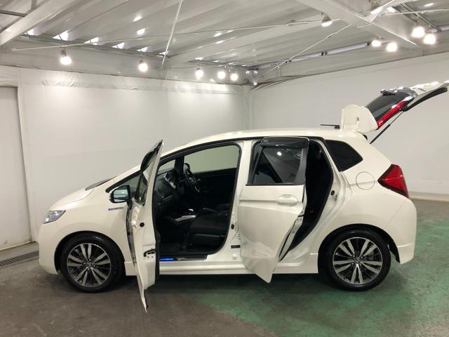 フィットハイブリッドＳパッケージ　車検整備付／走行２５７２７キロ／バックカメラ１年保証距離無制限　走行距離２５７２７キロ　車検整備付　ＴＶレスナビ　バックカメラ　ブルートゥース　純正カーペットマット　サイドエアバッグ　ＬＥＤヘッドランプ（埼玉県）の中古車