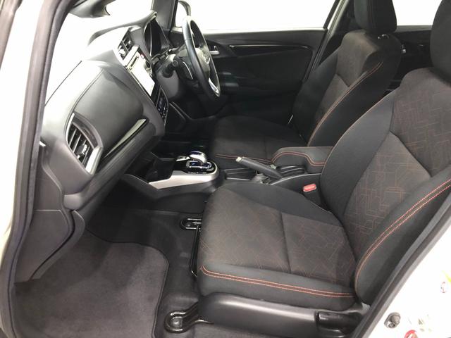 フィットハイブリッドＳパッケージ　車検整備付／走行２５７２７キロ／バックカメラ１年保証距離無制限　走行距離２５７２７キロ　車検整備付　ＴＶレスナビ　バックカメラ　ブルートゥース　純正カーペットマット　サイドエアバッグ　ＬＥＤヘッドランプ（埼玉県）の中古車