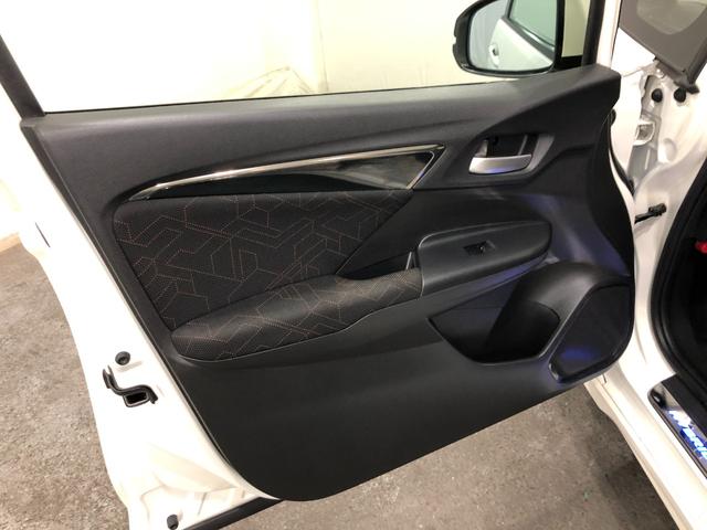 フィットハイブリッドＳパッケージ　車検整備付／走行２５７２７キロ／バックカメラ１年保証距離無制限　走行距離２５７２７キロ　車検整備付　ＴＶレスナビ　バックカメラ　ブルートゥース　純正カーペットマット　サイドエアバッグ　ＬＥＤヘッドランプ（埼玉県）の中古車