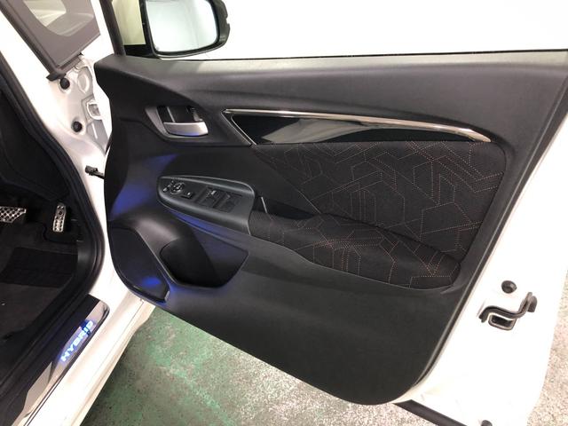 フィットハイブリッドＳパッケージ　車検整備付／走行２５７２７キロ／バックカメラ１年保証距離無制限　走行距離２５７２７キロ　車検整備付　ＴＶレスナビ　バックカメラ　ブルートゥース　純正カーペットマット　サイドエアバッグ　ＬＥＤヘッドランプ（埼玉県）の中古車
