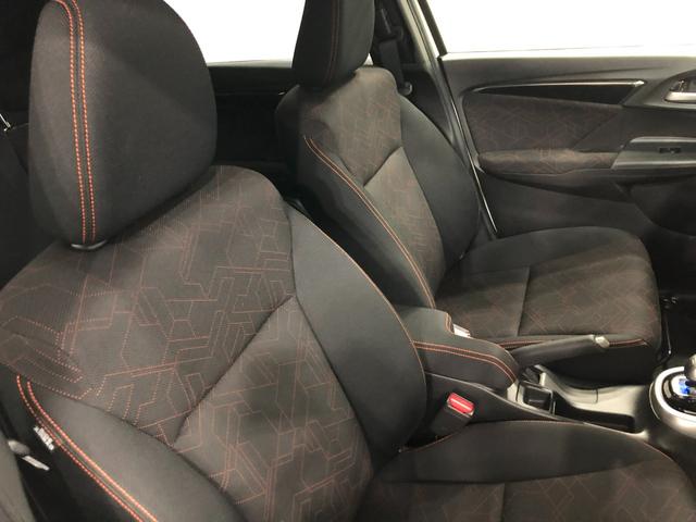 フィットハイブリッドＳパッケージ　車検整備付／走行２５７２７キロ／バックカメラ１年保証距離無制限　走行距離２５７２７キロ　車検整備付　ＴＶレスナビ　バックカメラ　ブルートゥース　純正カーペットマット　サイドエアバッグ　ＬＥＤヘッドランプ（埼玉県）の中古車