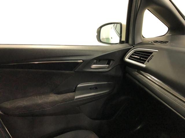 フィットハイブリッドＳパッケージ　車検整備付／走行２５７２７キロ／バックカメラ１年保証距離無制限　走行距離２５７２７キロ　車検整備付　ＴＶレスナビ　バックカメラ　ブルートゥース　純正カーペットマット　サイドエアバッグ　ＬＥＤヘッドランプ（埼玉県）の中古車