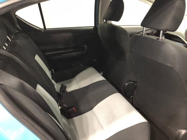 アクアＳ　雹害／走行２４５９９キロ／フルセグナビ／バックカメラ１年保証距離無制限　走行距離２４５９９キロ　フルセグナビ　バックカメラ　ブルートゥース　純正マット　助手席エアバッグ　オートライト　電動格納式ドアミラー（埼玉県）の中古車