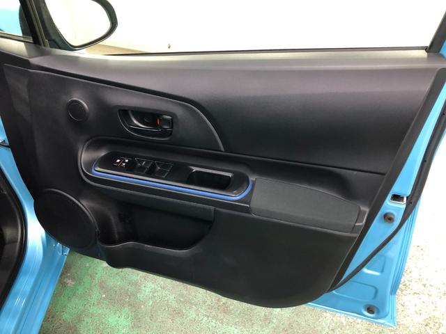 アクアＳ　雹害／走行２４５９９キロ／フルセグナビ／バックカメラ１年保証距離無制限　走行距離２４５９９キロ　フルセグナビ　バックカメラ　ブルートゥース　純正マット　助手席エアバッグ　オートライト　電動格納式ドアミラー（埼玉県）の中古車