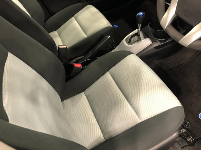 アクアＳ　雹害／走行２４５９９キロ／フルセグナビ／バックカメラ１年保証距離無制限　走行距離２４５９９キロ　フルセグナビ　バックカメラ　ブルートゥース　純正マット　助手席エアバッグ　オートライト　電動格納式ドアミラー（埼玉県）の中古車