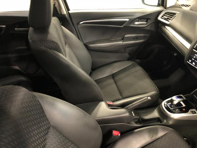 フィットハイブリッドＬパッケージ　走行６８１８６キロ／ワンセグナビ／バックカメラ１年保証距離無制限　走行距離６８１８６キロ　ワンセグナビ　バックカメラ　ブルートゥース　純正マット　サイドエアバッグ　オートライト　ＬＥＤヘッドランプ　プッシュボタンスタート　電動格納式ドアミラー（埼玉県）の中古車