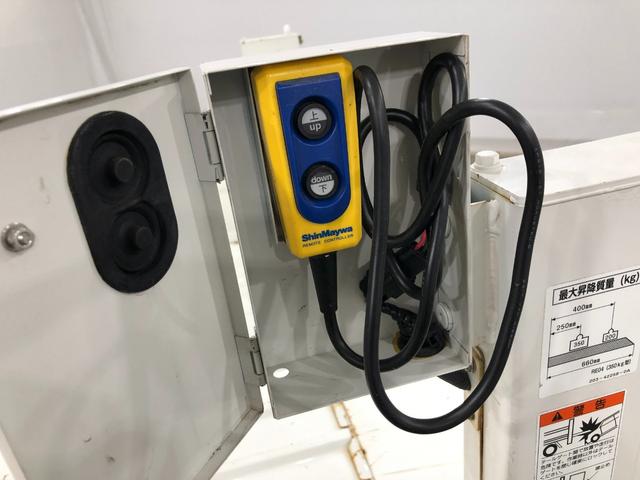 ハイゼットトラック垂直式テールリフト　走行２４０８９キロ／ＦＭＡＭラジオ１年保証距離無制限　走行距離２４０８９キロ　ＦＭＡＭラジオ　純正フロアマット　助手席エアバッグ　取扱説明書　メンテナンスノート（埼玉県）の中古車