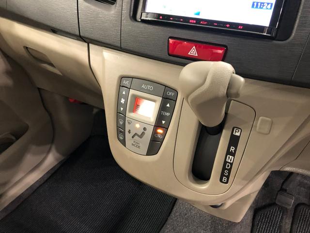 ムーヴＬ　車検整備付／走行６７４５３キロ／ワンセグナビ／純正マット１年保証距離無制限　走行距離６７４５３キロ　ワンセグナビ　純正マット　助手席エアバッグ　アイドリングストップ　電動格納式ドアミラー（埼玉県）の中古車