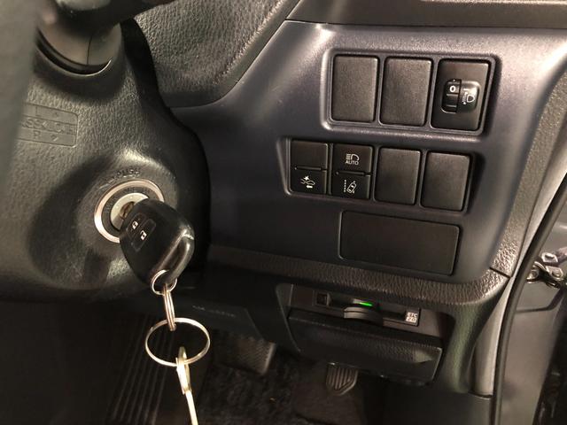 ヴォクシーＸ　Ｃパッケージ　走行４７８２３キロ／車検整備付／修復歴一年保証・走行距離無制限　走行４７９２３キロ　助手席エアバック　ＥＴＣ　純正カーペットマット　ワンセグナビ　ブルートゥース　ドラレコ　オートライト　オートマチックハイビーム（埼玉県）の中古車