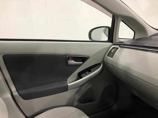 プリウスＳ　走行４４１５６キロ／車検整備付／ナビ／バックカメラ一年保証・走行距離無制限　走行４４１５６キロ　フルセグナビ　バックカメラ　ＥＴＣ　サイドエアバック　オートライト　純正カーペットマット（埼玉県）の中古車