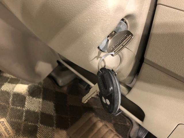 アトレーワゴンカスタムターボＲＳリミテッド　走行３０１４５キロ／４ＷＤ一年保証・走行距離無制限　走行３０１４５キロ　助手席エアバック　純正カーペットマット　ＨＩＤヘッドライト　片側電動スライドドア　キーレス　アルミホイール（埼玉県）の中古車