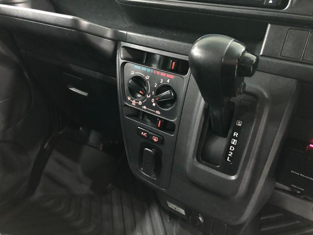 ハイゼットカーゴデラックスSAIII 走行106351キロ/タイヤ4本交換一年保証・走行距離無制限 走行106351キロ フルセグナビ ブルートゥース USB バックカメラ ドラレコ オートライト オートマチックハイビーム LEDヘッドライト アイドリングストップ(埼玉県)の中古車