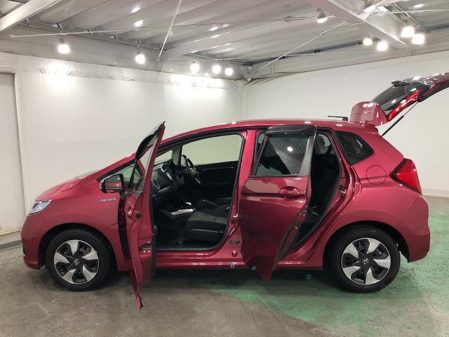 フィットハイブリッドＦ　走行１６６７４キロ／ナビ／バックカメラ／ＥＴＣ一年保証・走行距離無制限　走行１６６７４キロ　ワンセグナビ　ブルートゥース　バックカメラ　オートライト　ＬＥＤヘッドライト　ＥＴＣ（埼玉県）の中古車