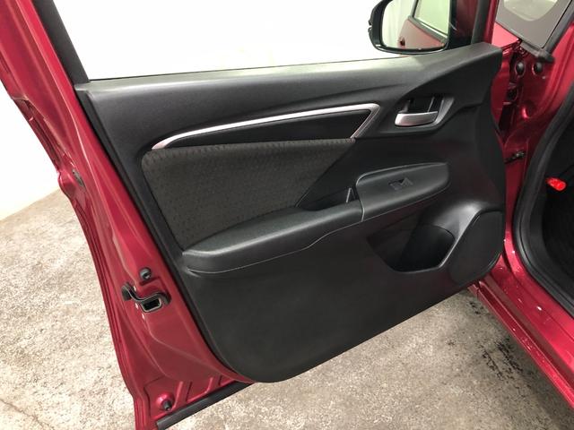 フィットハイブリッドＦ　走行１６６７４キロ／ナビ／バックカメラ／ＥＴＣ一年保証・走行距離無制限　走行１６６７４キロ　ワンセグナビ　ブルートゥース　バックカメラ　オートライト　ＬＥＤヘッドライト　ＥＴＣ（埼玉県）の中古車