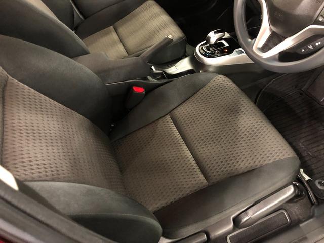 フィットハイブリッドＦ　走行１６６７４キロ／ナビ／バックカメラ／ＥＴＣ一年保証・走行距離無制限　走行１６６７４キロ　ワンセグナビ　ブルートゥース　バックカメラ　オートライト　ＬＥＤヘッドライト　ＥＴＣ（埼玉県）の中古車