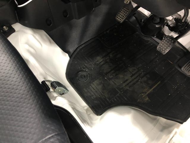 ハイゼットトラックジャンボスタンダード　走行１０７５０キロ／ＭＴ／マット１年保証距離無制限　走行距離１０７５０キロ　マニュアル車　ＦＭＡＭラジオ　純正フロアマット　助手席エアバッグ　クリアランスソナー　オートライト　アイドリングストップ（埼玉県）の中古車