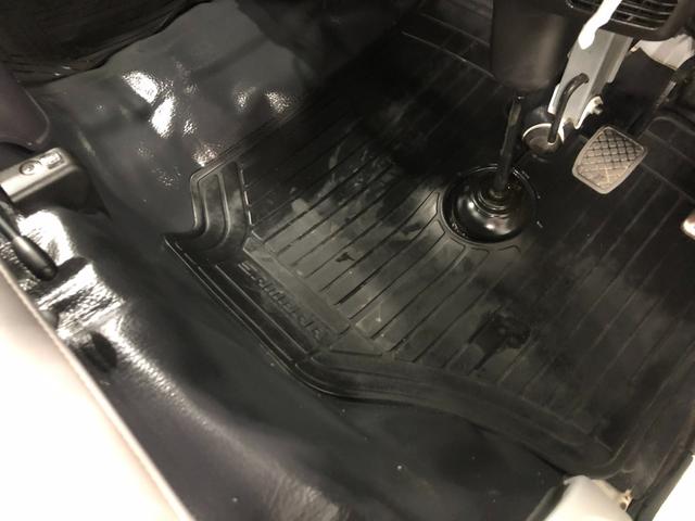 サンバートラックTB 4WD/車検整備付/走行24984キロ/FMAMラジオ1年保証距離無制限 走行距離24984キロ 4WD 車検整備付 FMAMラジオ フロアマット(埼玉県)の中古車