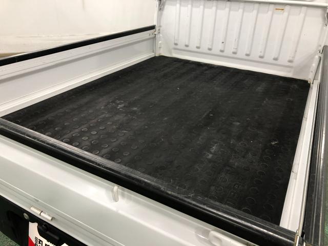 サンバートラックTB 4WD/車検整備付/走行24984キロ/FMAMラジオ1年保証距離無制限 走行距離24984キロ 4WD 車検整備付 FMAMラジオ フロアマット(埼玉県)の中古車