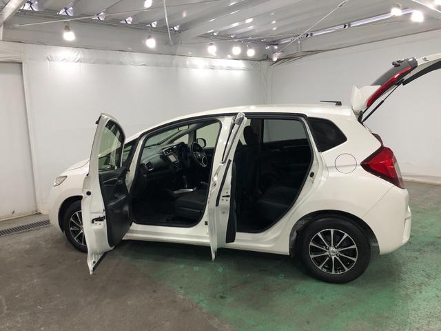 フィット１３Ｇ・Ｆパッケージ　走行３６４５９キロ／ナビ／バックカメラ一年保証・走行距離無制限走行３６４５９キロ　ワンセグナビ　ブルートゥース　バックカメラ　オートライト　ＬＥＤヘッドライト　ＥＴＣ（埼玉県）の中古車