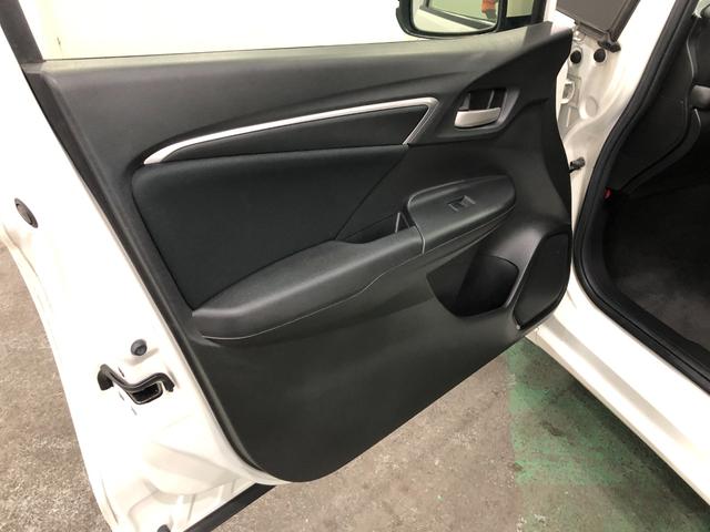 フィット１３Ｇ・Ｆパッケージ　走行３６４５９キロ／ナビ／バックカメラ一年保証・走行距離無制限走行３６４５９キロ　ワンセグナビ　ブルートゥース　バックカメラ　オートライト　ＬＥＤヘッドライト　ＥＴＣ（埼玉県）の中古車