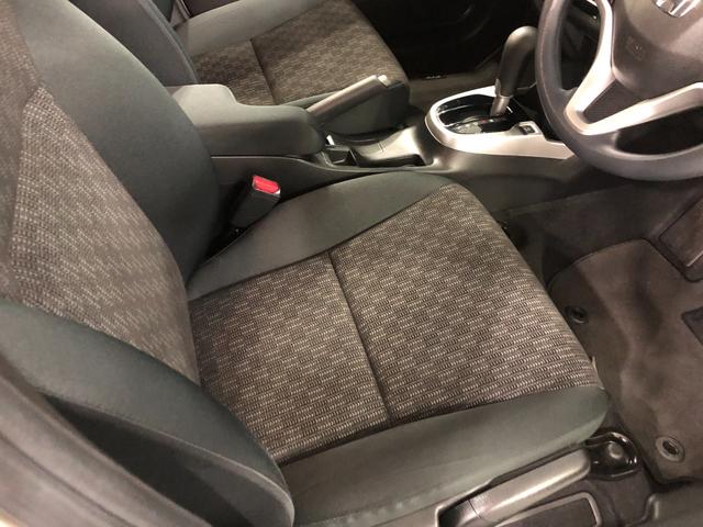 フィット１３Ｇ・Ｆパッケージ　走行３６４５９キロ／ナビ／バックカメラ一年保証・走行距離無制限走行３６４５９キロ　ワンセグナビ　ブルートゥース　バックカメラ　オートライト　ＬＥＤヘッドライト　ＥＴＣ（埼玉県）の中古車