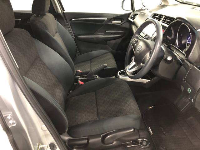 フィット１３Ｇ・Ｆパッケージ　雹害／走行３３６９７キロ／ワンセグナビ１年保証距離無制限　走行距離３３６９７キロ　ワンセグナビ　バックカメラ　ブルートゥース　純正マット　オートライト　ＬＥＤヘッドランプ　電動格納式ドアミラー　プッシュボタンスタート（埼玉県）の中古車