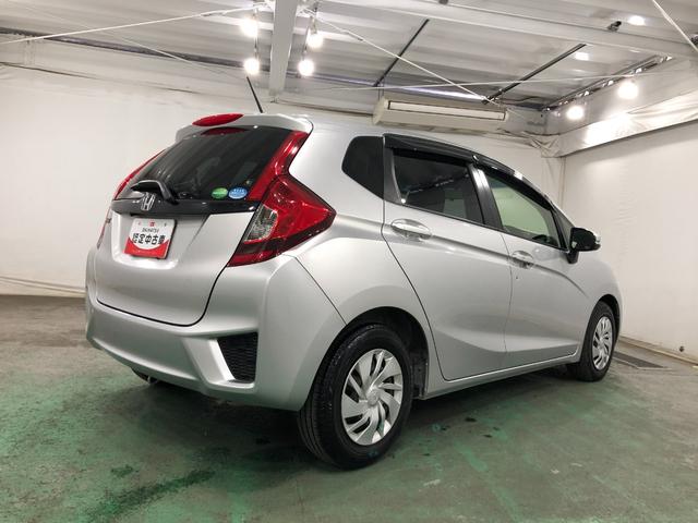 フィット１３Ｇ・Ｆパッケージ　雹害／走行３３６９７キロ／ワンセグナビ１年保証距離無制限　走行距離３３６９７キロ　ワンセグナビ　バックカメラ　ブルートゥース　純正マット　オートライト　ＬＥＤヘッドランプ　電動格納式ドアミラー　プッシュボタンスタート（埼玉県）の中古車